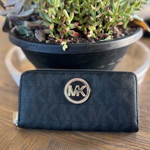 Michael kors black wallet
